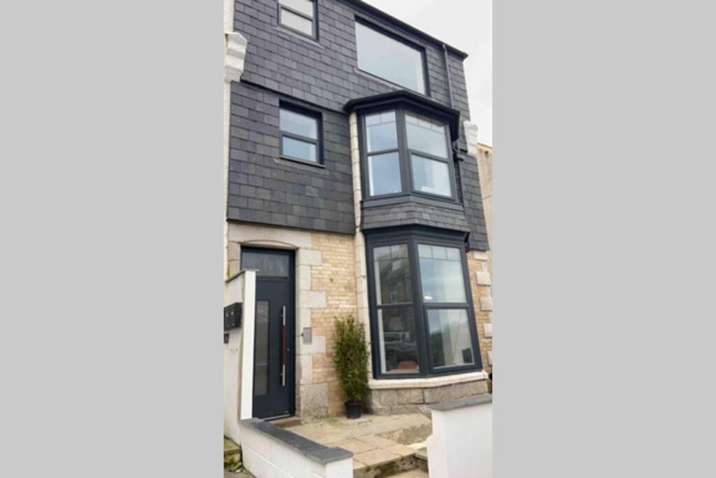 Spacious 1 Bedroom Apartment With Sea Views New Quay Buitenkant foto